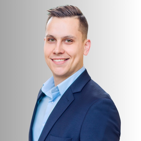 Akser Osak – Ekspert ds. ubezpieczeń