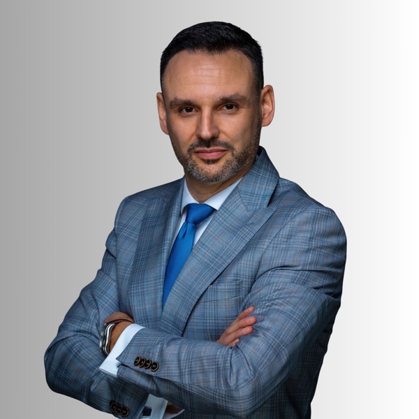 Maciej Stasiak – Ekspert ds. ubezpieczeń